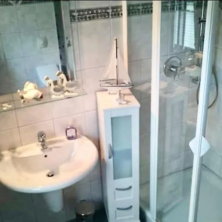 Zwei Gepflegte Gaestezimmer Mit Eigenem Bad Alojamento de Acomodação e Pequeno-almoço 3*