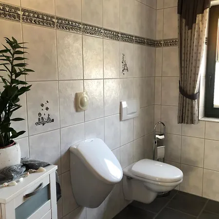 Gaestezimmer Engels, Zwei Doppelzimmer, Naehe Nuerburgring Oda ve Kahvaltı