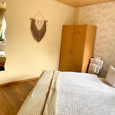 Panzió Zwei Gepflegte Gaestezimmer Mit Eigenem Bad