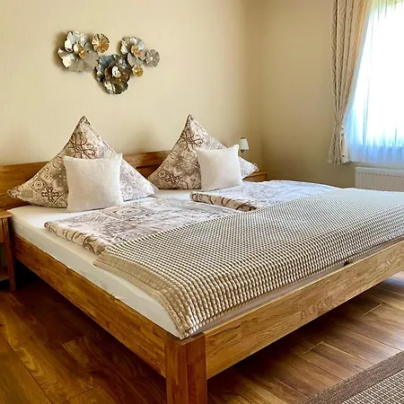 Zwei Gepflegte Gaestezimmer Mit Eigenem Bad 3* Kelberg